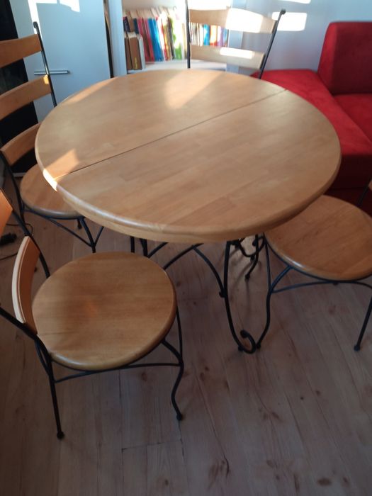 Sprzedam stół z krzeslami