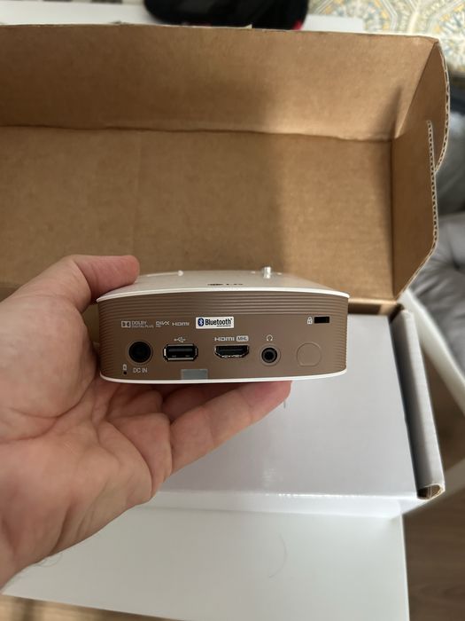 Projetor LG MiniBeam PH150G com caixa, comando e acessórios