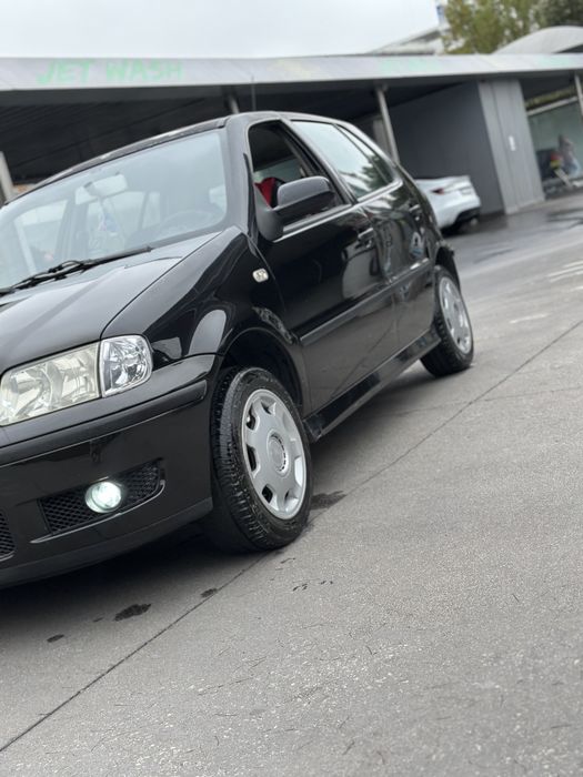 Polo 2001 1.0  com detalhes a fazer chama que da negocio