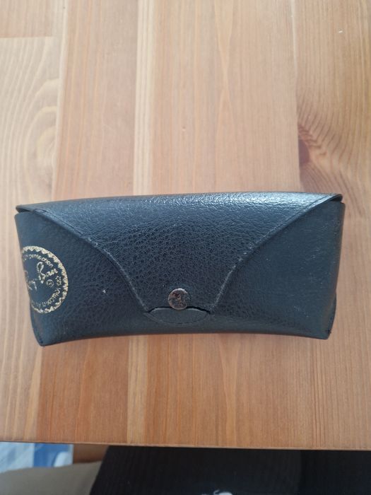 Óculos Ray Ben com marcas de uso. Preço negociável