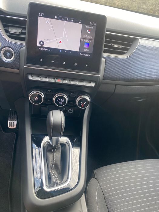 Рено аркана гібрид кросовер