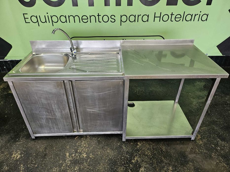 Bancada em inox com lava loiça