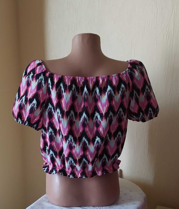 Жіноча кофта в'язана і укорочена блузка