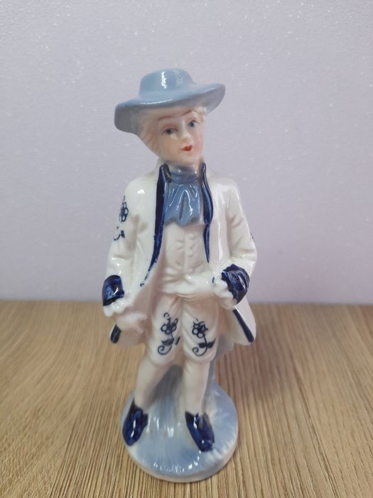 Статуетк азіати, британці