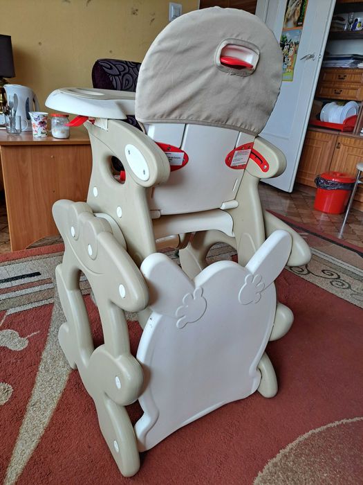 Krzesełko do karmienia dziecka ze stolikiem