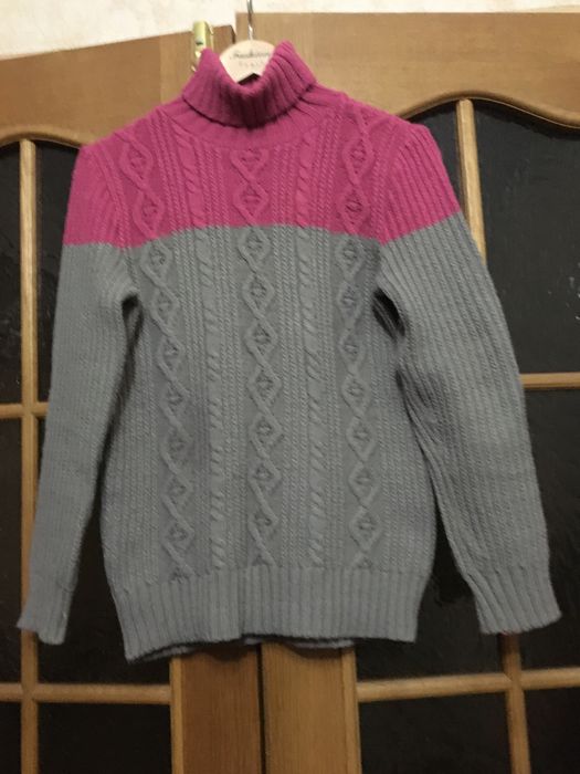 Свитеры недорого р.42-46 Коиплект 2 свитера- 300 грн.