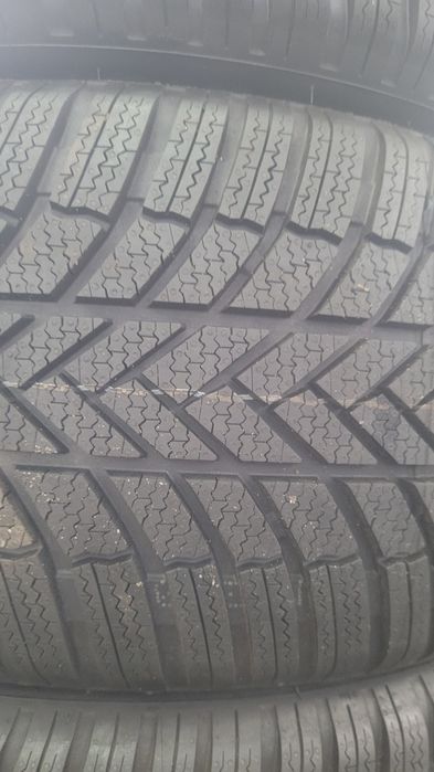 245 45 20 Bridgestone Blizzak LM 005