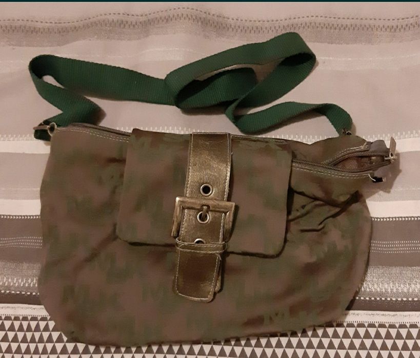 Mala castanha e verde