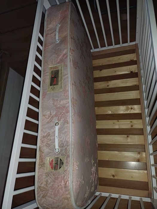 Cama bebé com colchão