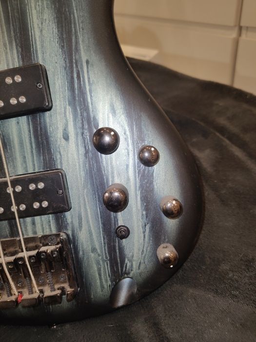 Gitara basowa Ibanez