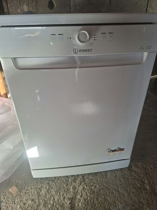 Vendo máquina de lavar loiça – INDESIT