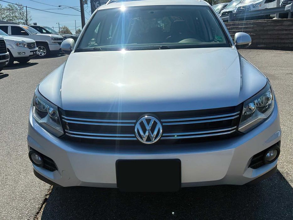 Volkswagen Tiguan Sport      2015