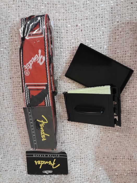 Pas, pasek do gitary z logo Fender, czyścik do strun gratis