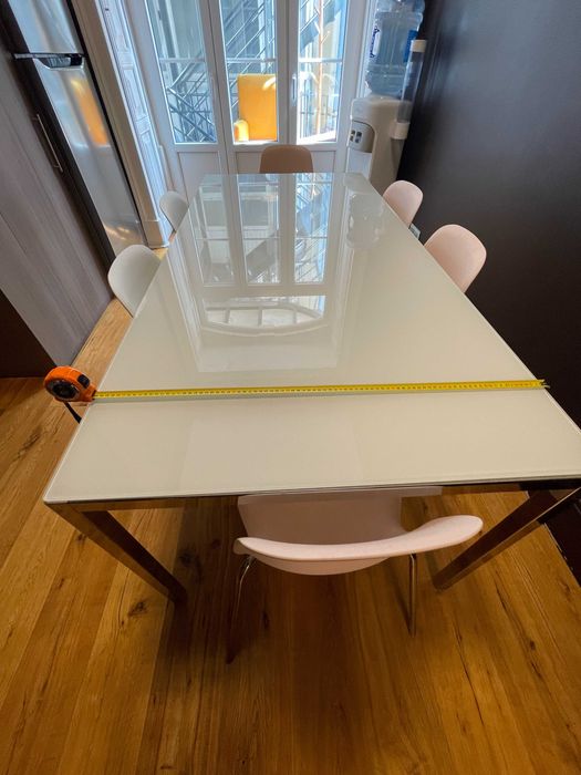 Conjunto mesa e cadeiras
