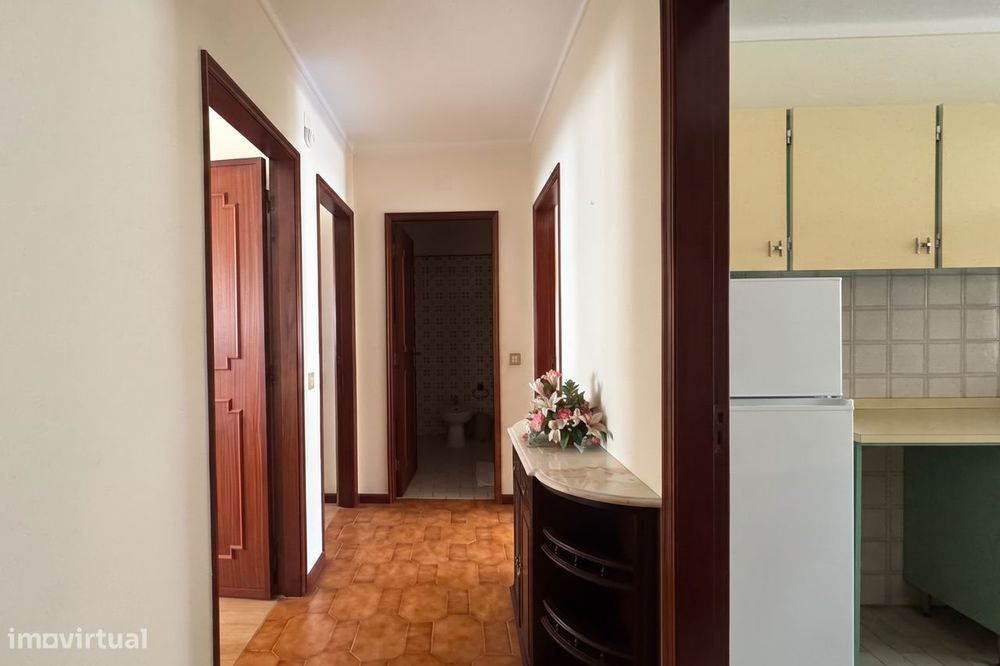 Apartamento T2 em Anadia com Garagem