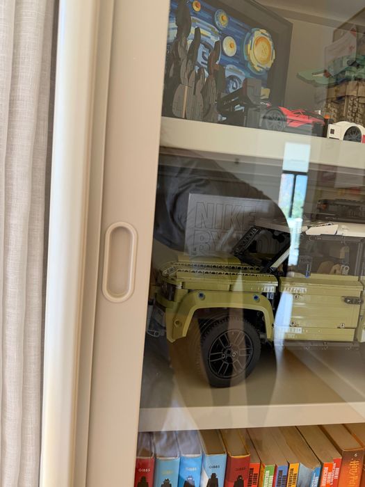 Ikea Idasen Prateleira com portas em vidro