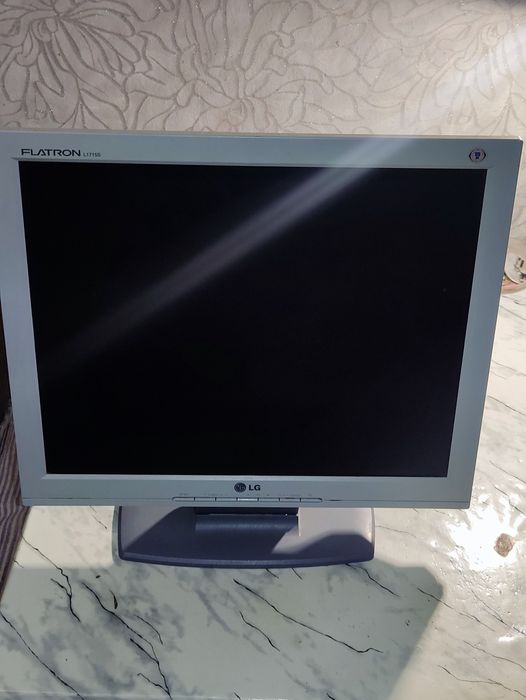 Монитор LG l1715S!
