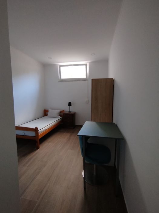 Alugo suite em Miratejo em casa sossegada