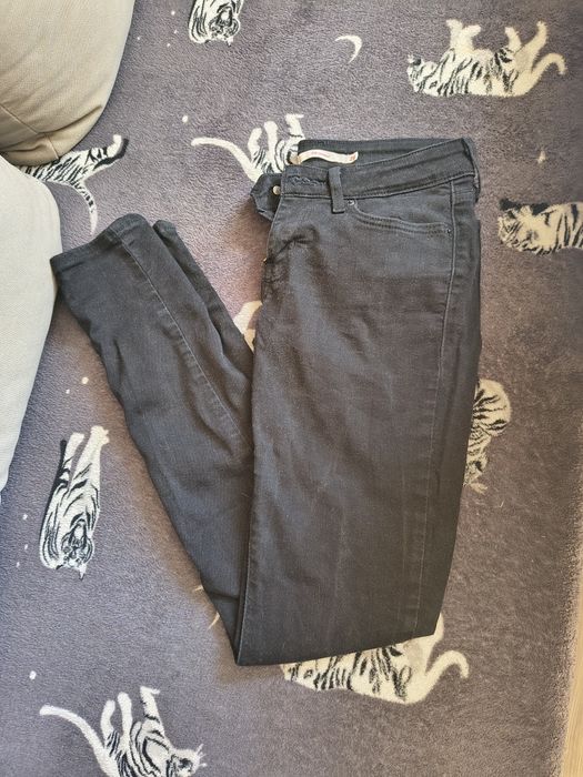 Czarne jeansy damskie