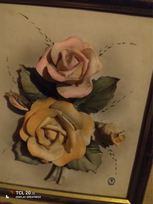 Quadro com flores em relevo