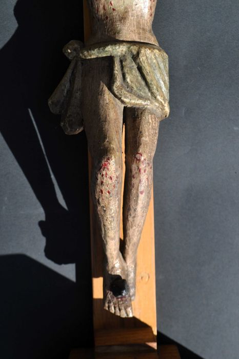 Crucifixo. Cristo em madeira.
