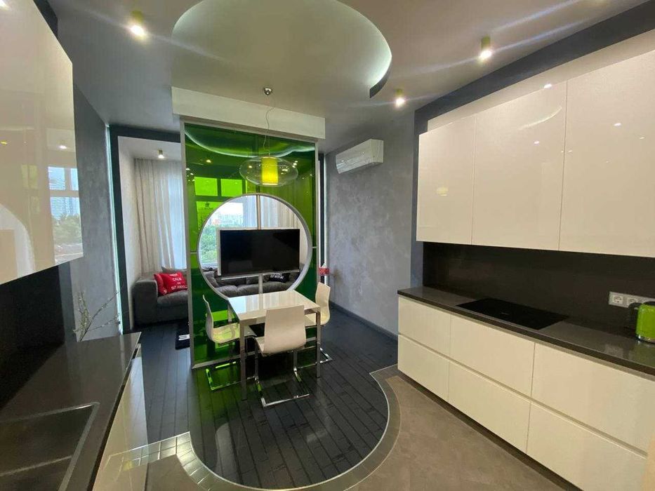 без комісії продам 3 кім кв. вул. Парково- Сирецька 4 в