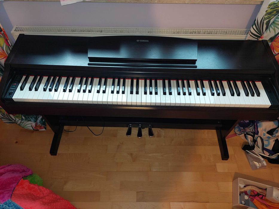 Sprzedam pianino cyfrowe Yamaha YDP 131 ze stołkiem