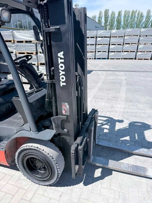 Навантажувачі вилкові газові - 2 шт  1,5 тонни (12 000$) і 2.5 тонни (14 000 $)