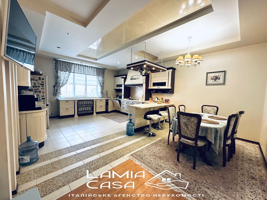 VIP будинок біля парку , в топовій локаціі