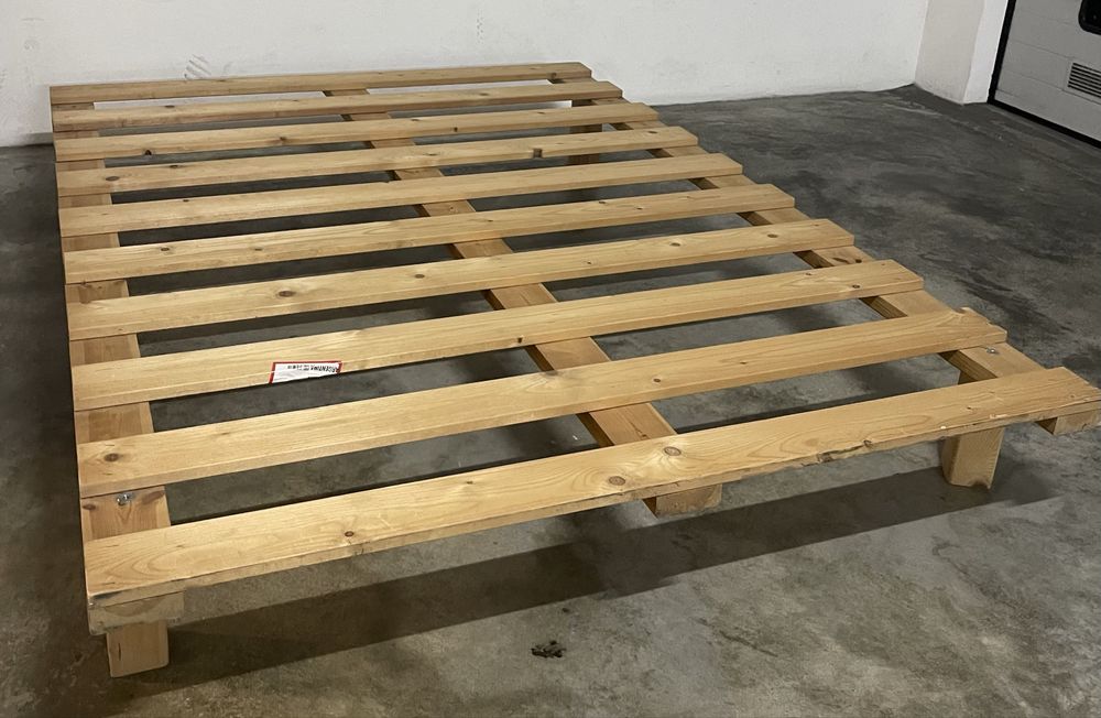 Base de Cama Casal 140x190 em Madeira Maciça | Muito Robusta | Excelente Estado