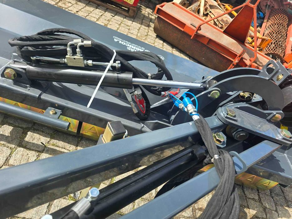Triturador agricola de martelos com braço articulado de 1.80 Mt trabalho - Novo