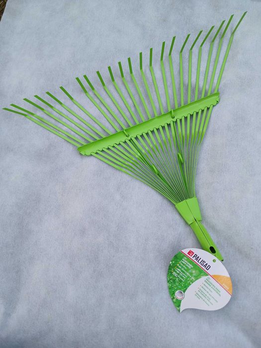 Садовый инвентарь (лопаты, грабли, ледорубы)