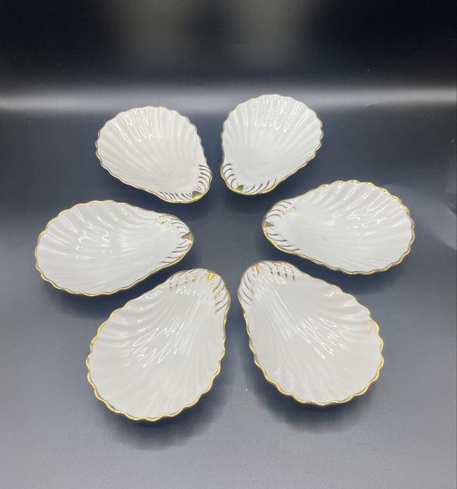 Lote de covilhetes em forma de concha em porcelana da Vista Alegre