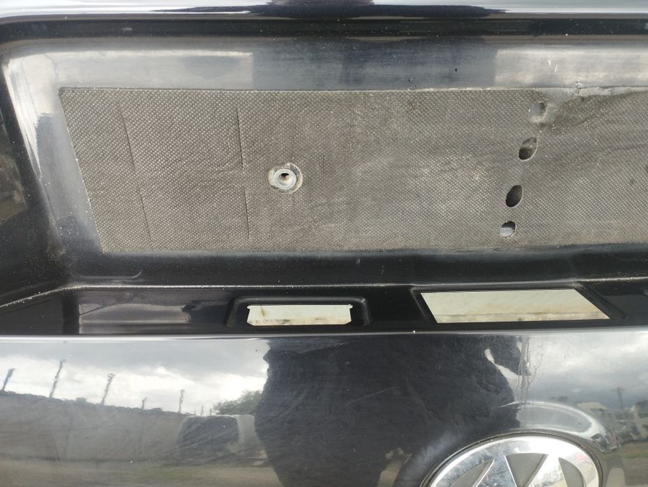 Крышка багажника Passat B6
