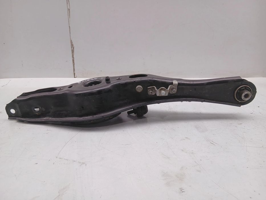 Braço de suspensão trás esquerdo AUDI Q3 (F3B)