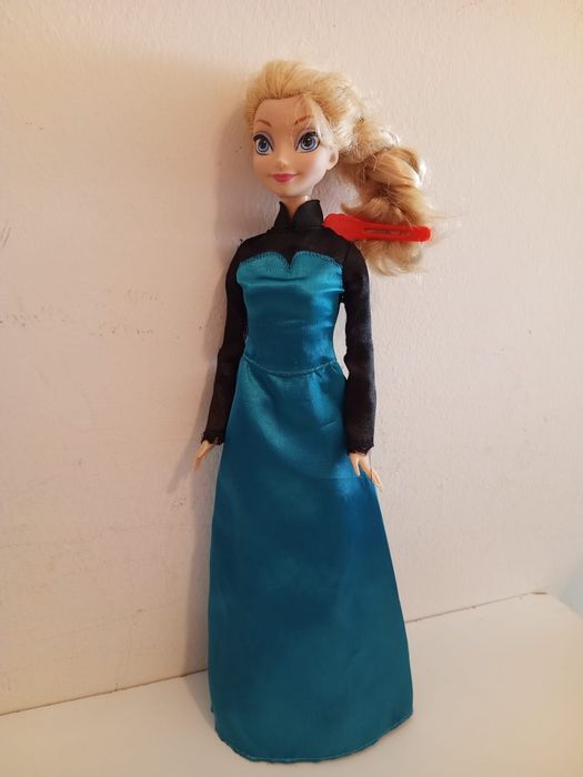 Brinquedos : Boneca Elsa Frozen com vestido azul e preto Mattel 2012