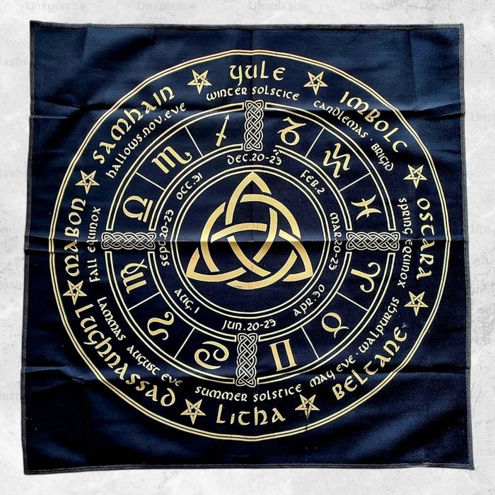 Toalha p/ Tarot " Roda do Ano e Triquetra"