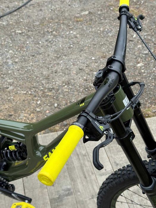 Rower DH downhill Santa Cruz V10 "M"