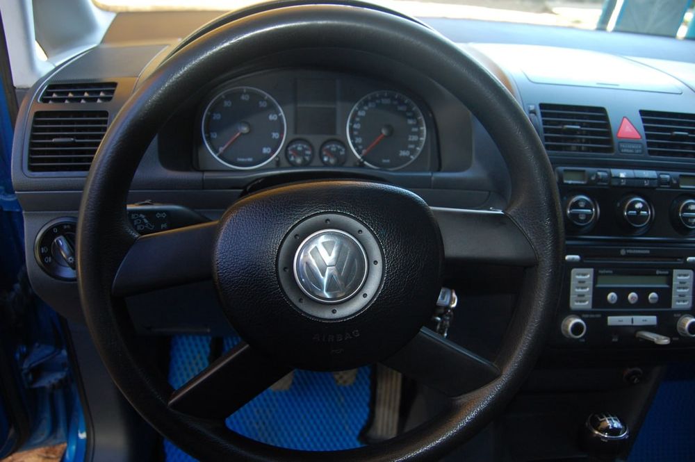 Volkswagen Touran 1.6 FSI Гарний стан 6-ступка