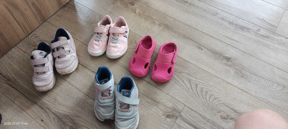 Buty dziecięce dla dziewczynki r 27 ( 4 PARY)