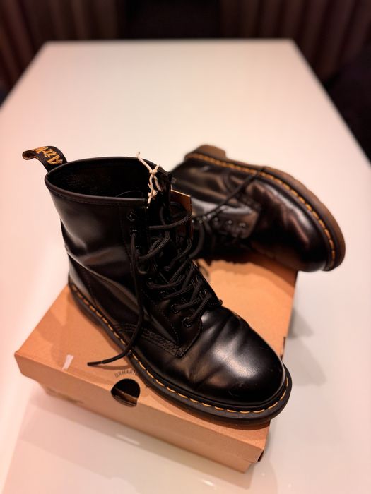 Dr. Martens (botas originais biqueira de aço)