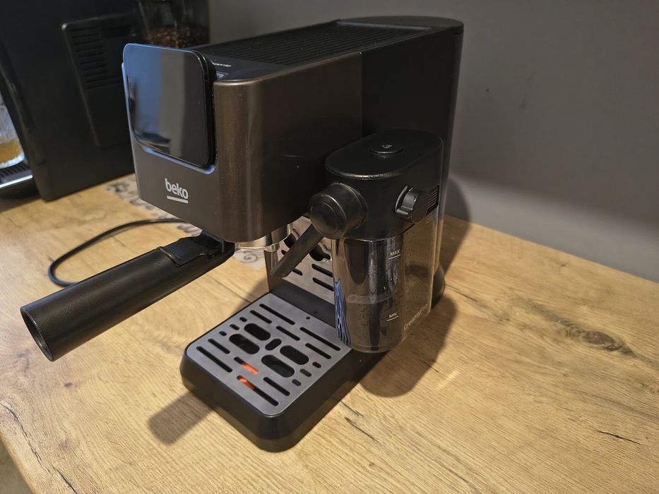 Ekspres BEKO caffeexperto CEP5464DX z modułem do kapsułek nespresso