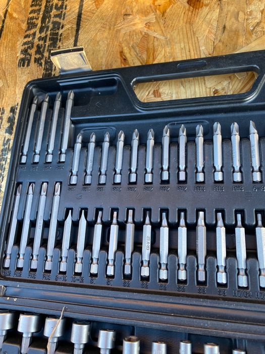 Універсальний набір біт на 208 предметів пластиковому кейсі