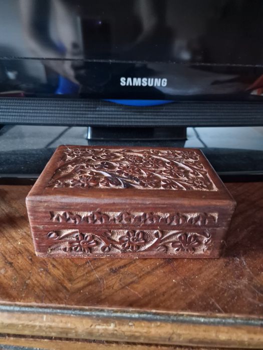 Caixinha de madeira antiga