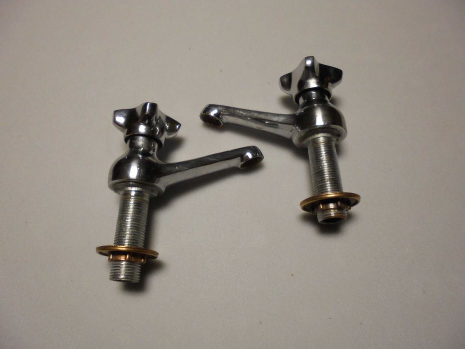 2 torneiras antigas em cobre cromado