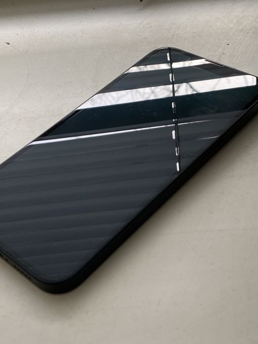 Продам айфон 13 на запчастини, заблокований айклауд