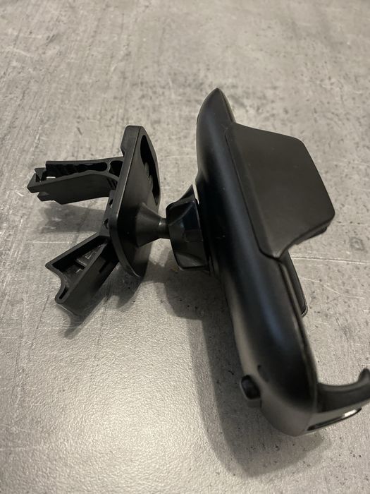 Uchwyt do samochodu na kratki