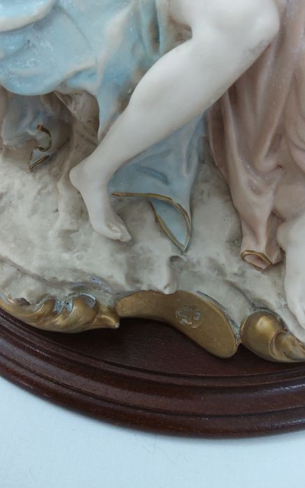 ESTATUETA CAPODIMONTI , em porcelana dos anos 60