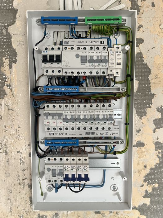 Elektryk - Instalacje elektryczne