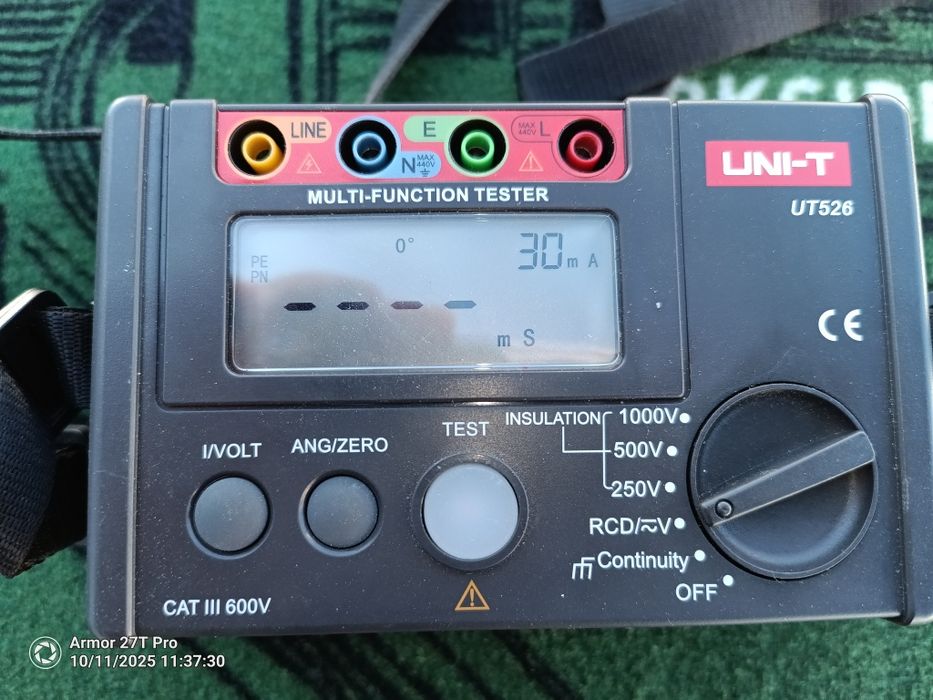 Medidor de resistência de isolamento/teste de diferenciais Uni-t UT526